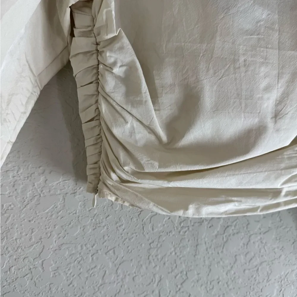 Aritzia Sunday Best Cream Giselle Petal Cropped Top Size 4 - Picture 4 of 13